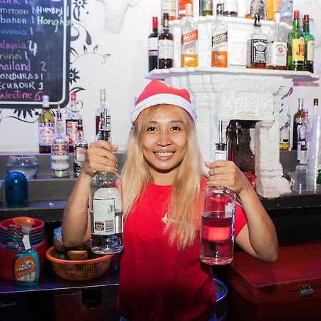 Top Banana Guesthouse & Rooftop Bar 프놈펜 외부 사진