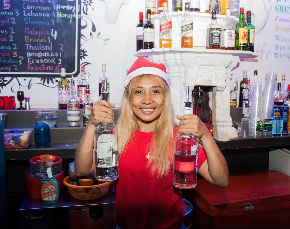 Top Banana Guesthouse & Rooftop Bar 프놈펜 외부 사진