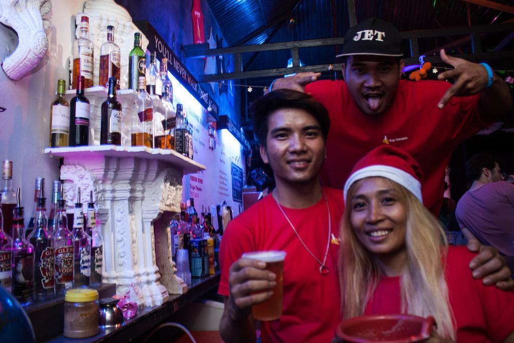Top Banana Guesthouse & Rooftop Bar 프놈펜 외부 사진