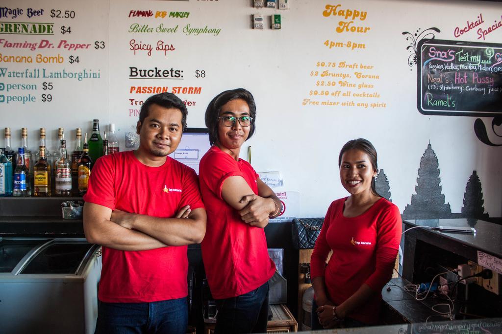 Top Banana Guesthouse & Rooftop Bar 프놈펜 외부 사진
