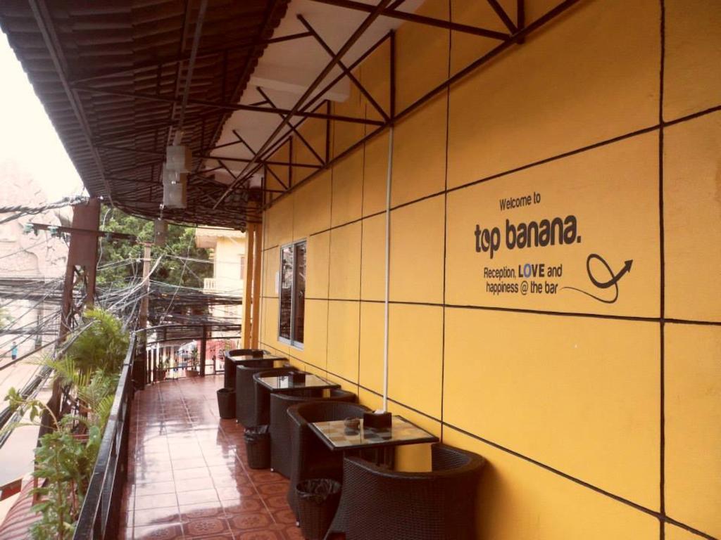 Top Banana Guesthouse & Rooftop Bar 프놈펜 외부 사진